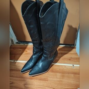 Elegant Black Heeled Boots